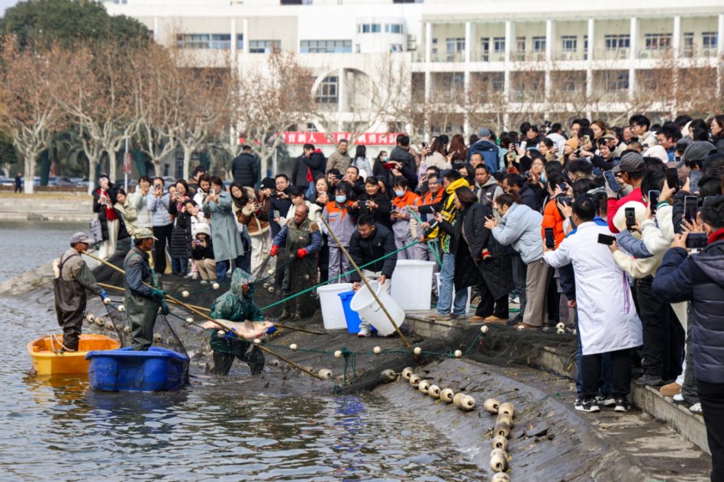 捕魚活動現(xiàn)場。學(xué)校供圖